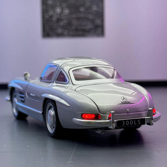 Mercedes-Benz 300SL Gullwing (1:32 Scale) - Die-Cast Model with Sound & Light